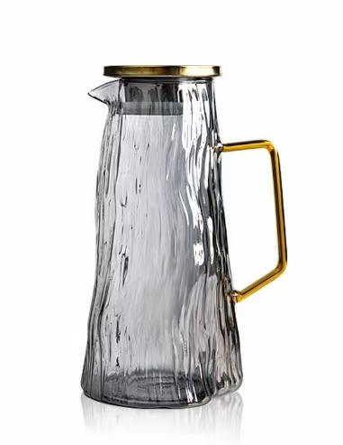 夏には熱中症を避けるためにもっと水を飲んでください