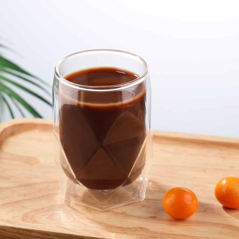 シンプルな耐熱二重断熱ガラスカップ